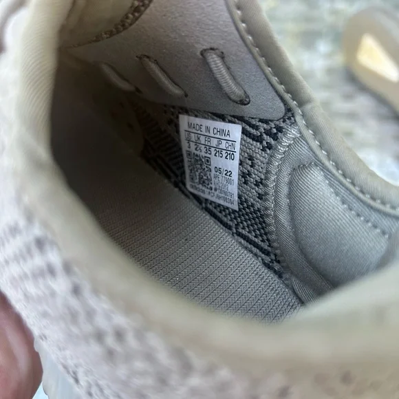 YEEZY Boost 350 V2 “Slate” Adidas – Size 3Y Youth (Authenticated) - Picture 5 of 8
